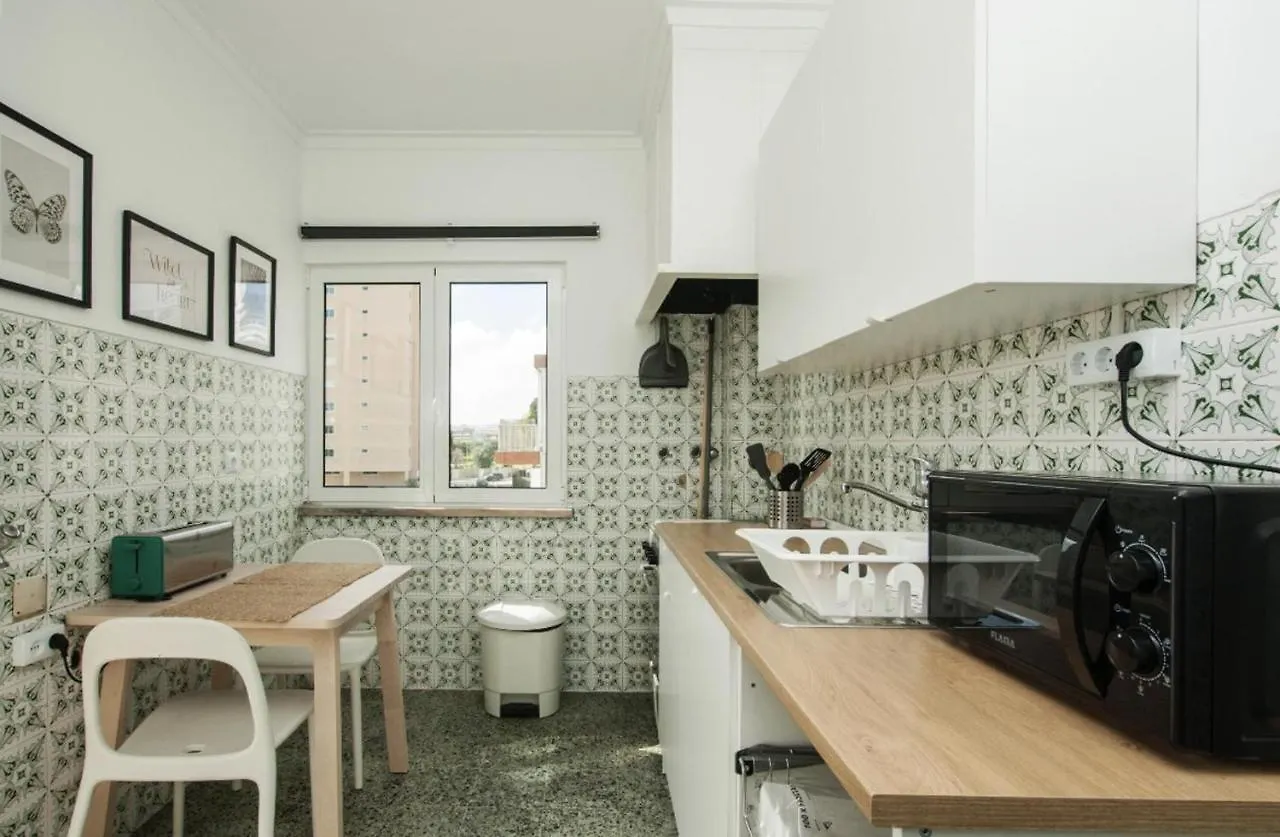 Apartment Lisbon - Low Cost - Airport - Subway Portugal
